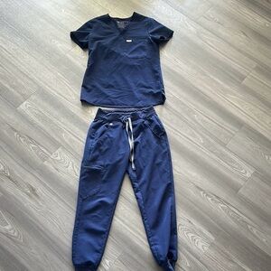 Figs Navy Blue scrub Set / Zamora petite jogger pants & Catarina top XXS